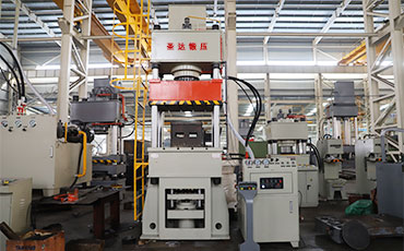三梁四柱液壓機(jī)簡述（結(jié)構(gòu)、特點(diǎn)、參數(shù)及配置）